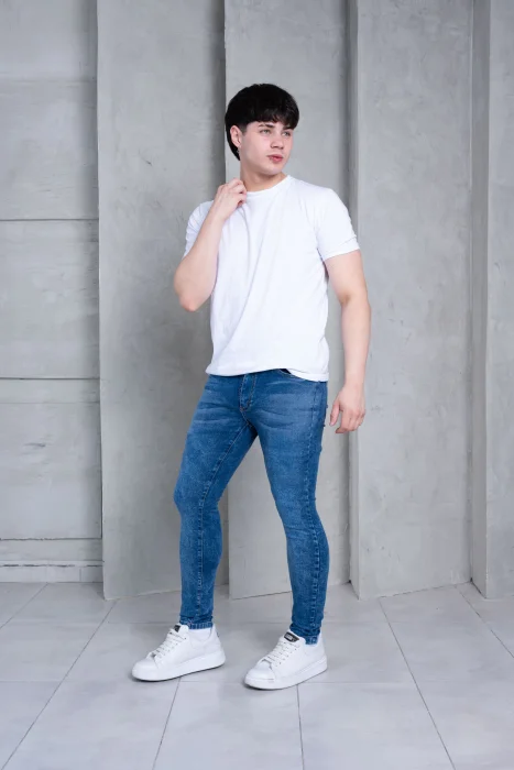 Jeans Semi Recto Localizado con Bigotes