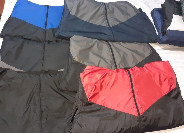 Campera Rompeviento con Polar Talles Especiales - Imagen 3