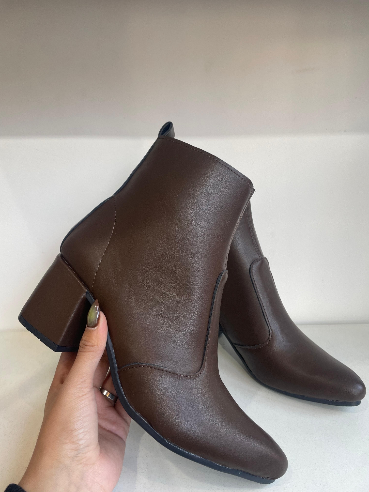 Botas Corta Botineta con Taco Dubai Negro - Imagen 3