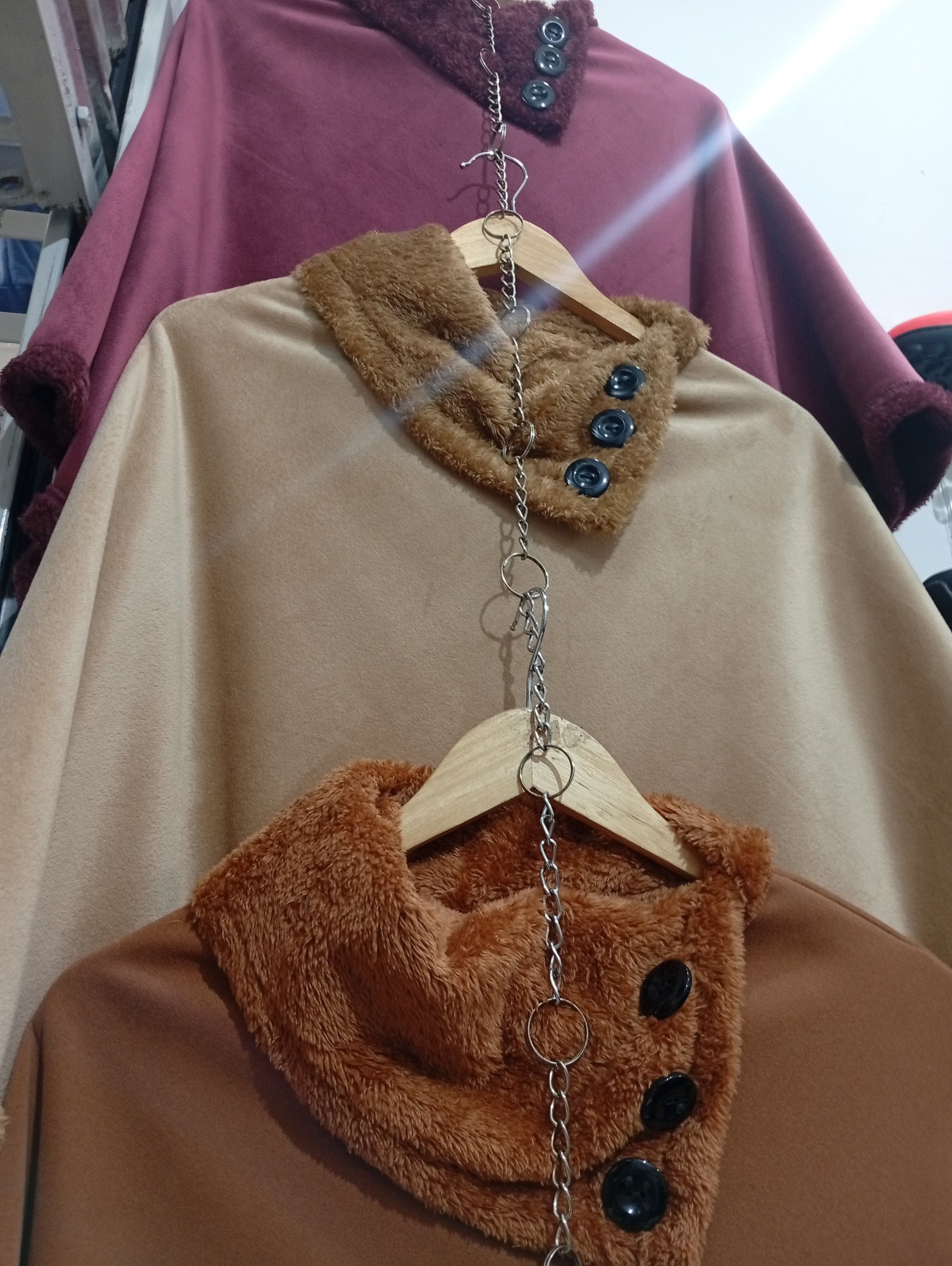 Poncho Polar Soft con Piel Premium - Imagen 2