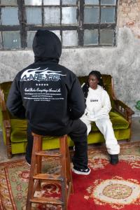 Hoodie Over Cream - Miniatura 2