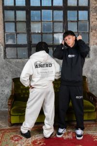 Hoodie Over Cream - Miniatura 3