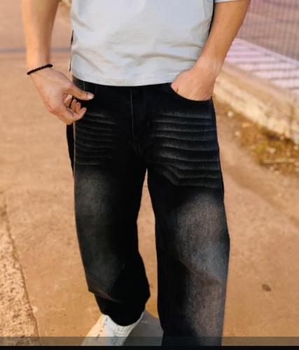 Baggy Unisex con Bigote y Localizado