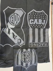 Remeras con Escudos en Pintura Reflex . Boca River San Lorenzo Racing Independiente - Miniatura 3
