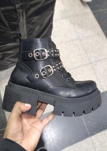Borcegos con Cinta de Strass