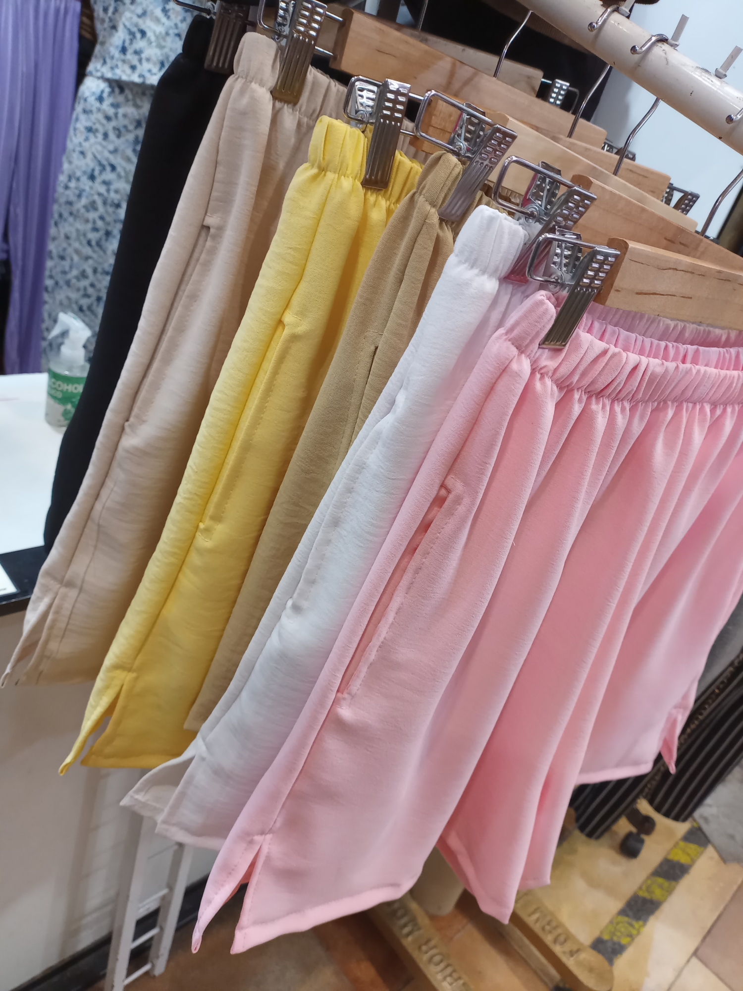 Shorts de Lino con Tajo y Bolsillo - Imagen 3