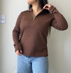 Remera con Cierre