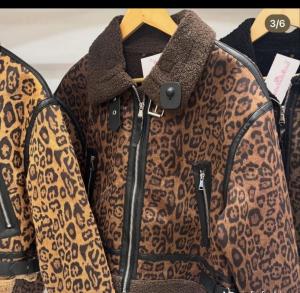 Campera Importado Animal Print con Corderito - Miniatura 2