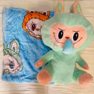 Peluches y Mochilas Labubu  con Manta y Música - Miniatura 5