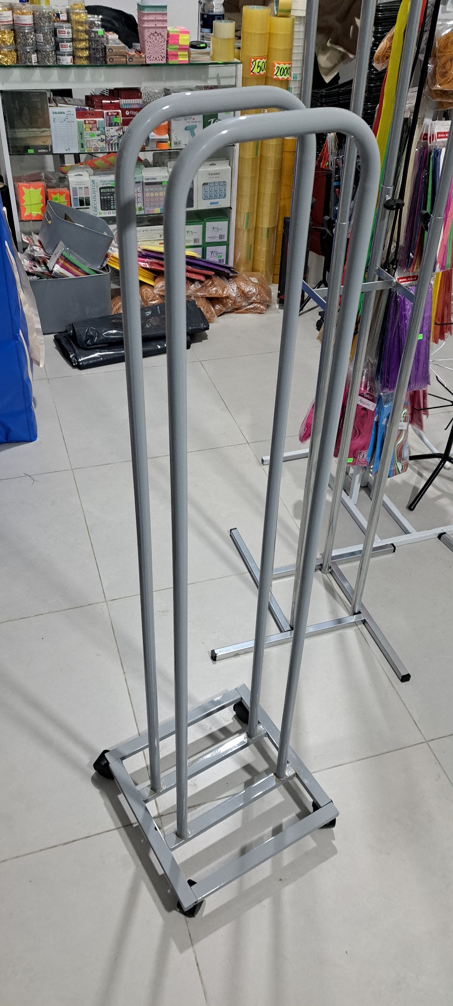 Porta Perchas Grande con Ruedas - Imagen 2