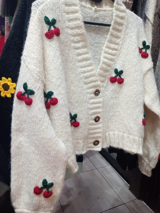 Cardigan Friza con Aplique