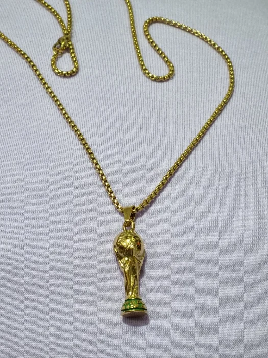 Cadena con Dije de la Copa del Mundo