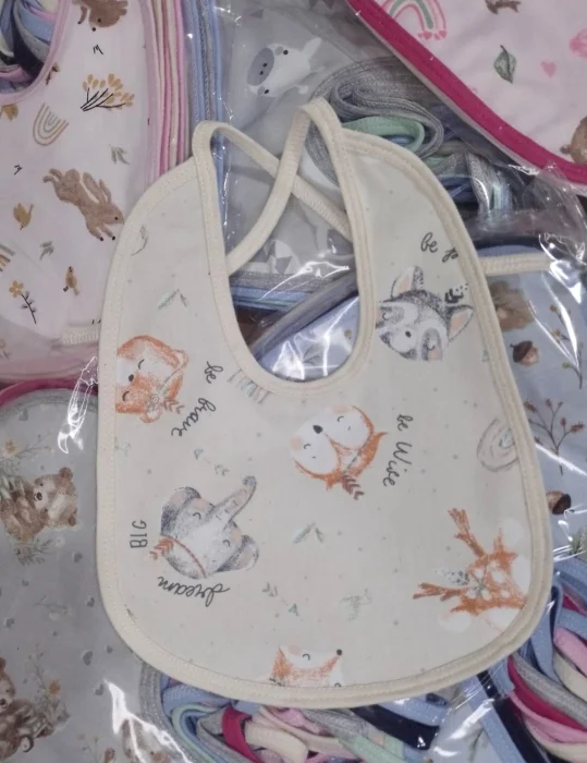 Babero con Plastico Atrás