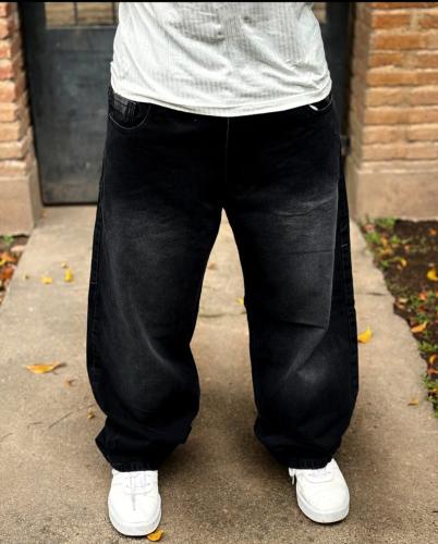 Baggy Jean Rígido Negro Localizado