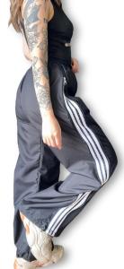 Pantalón con Tres Líneas y Cierre Camuflable Unisex