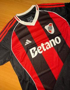 Camiseta River