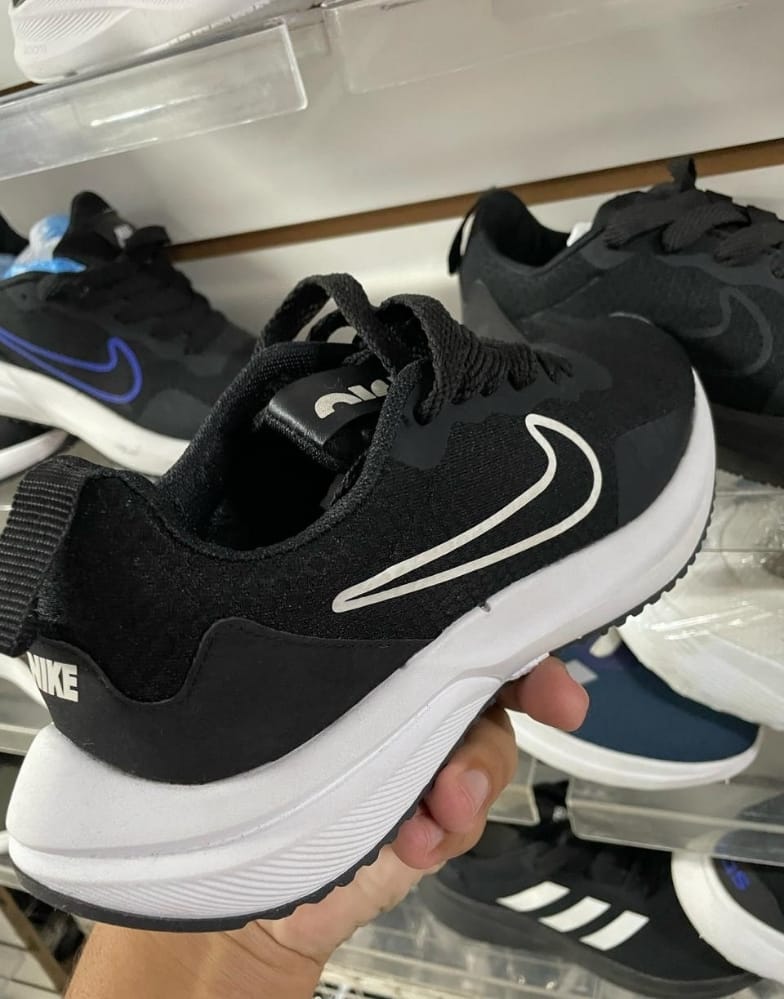 Nike Zoom - 82a9f348-501a-4536-99e5-e2a038f5c920.jpeg