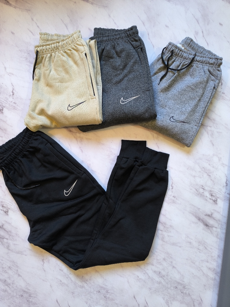 Jogger Nike Frisado - Imagen 4