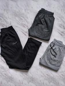 Jogger Nike sin Puño