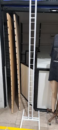 Escalera  de  Ropa  con Base