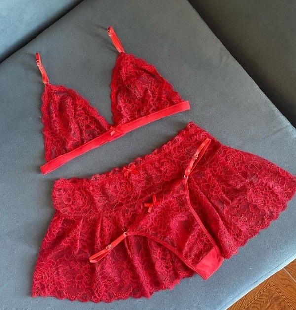 Conjunto Erótico de 3 Piezas con Pollera - Imagen 3