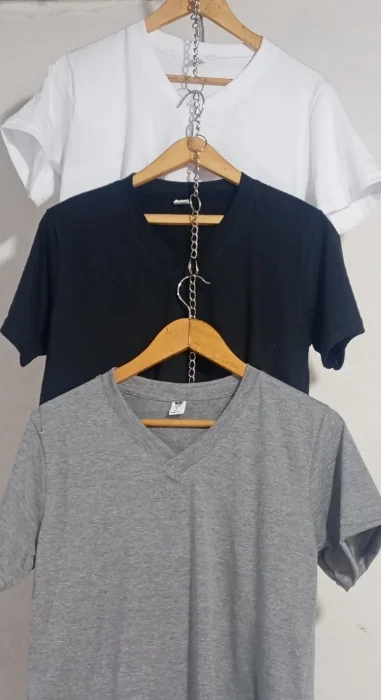 Remeras. Escote en V