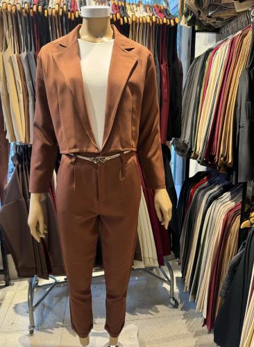 Conjunto Blazer Corto y Pantalón Chupín