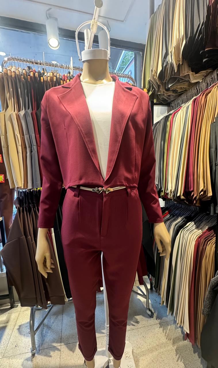 Conjunto Blazer Corto y Pantalón Chupín - WhatsApp%20Image%202026-02-06%20at%2010.59.36.jpeg