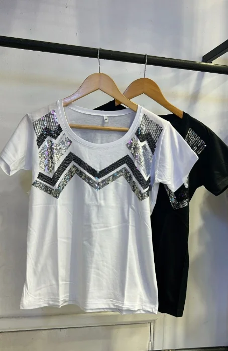 Remera Aplique Bordado