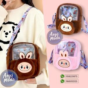 Bandolera Morral Labubu con Visor, Mide 21cm ×17cm ×5cm Aprox, Marroquinería