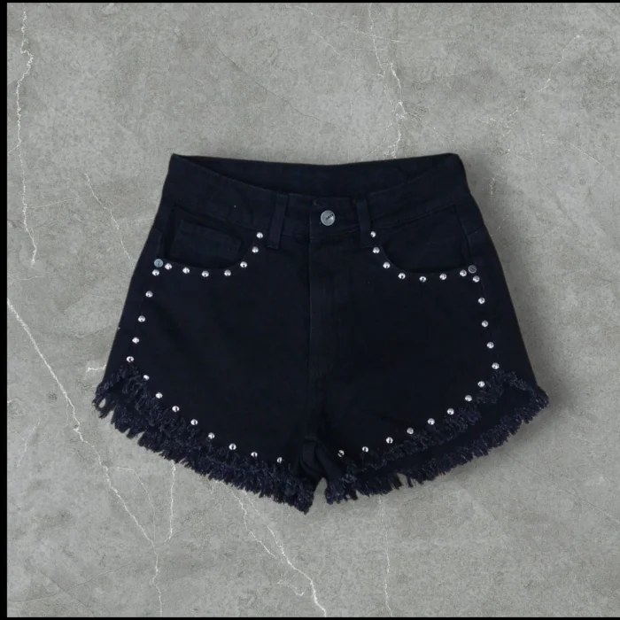 Short con Tachas Tiro Medio Color Negro Denim Rigido Premium