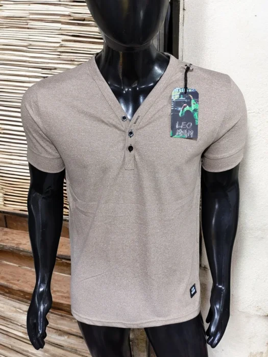 Remeras V con Botones