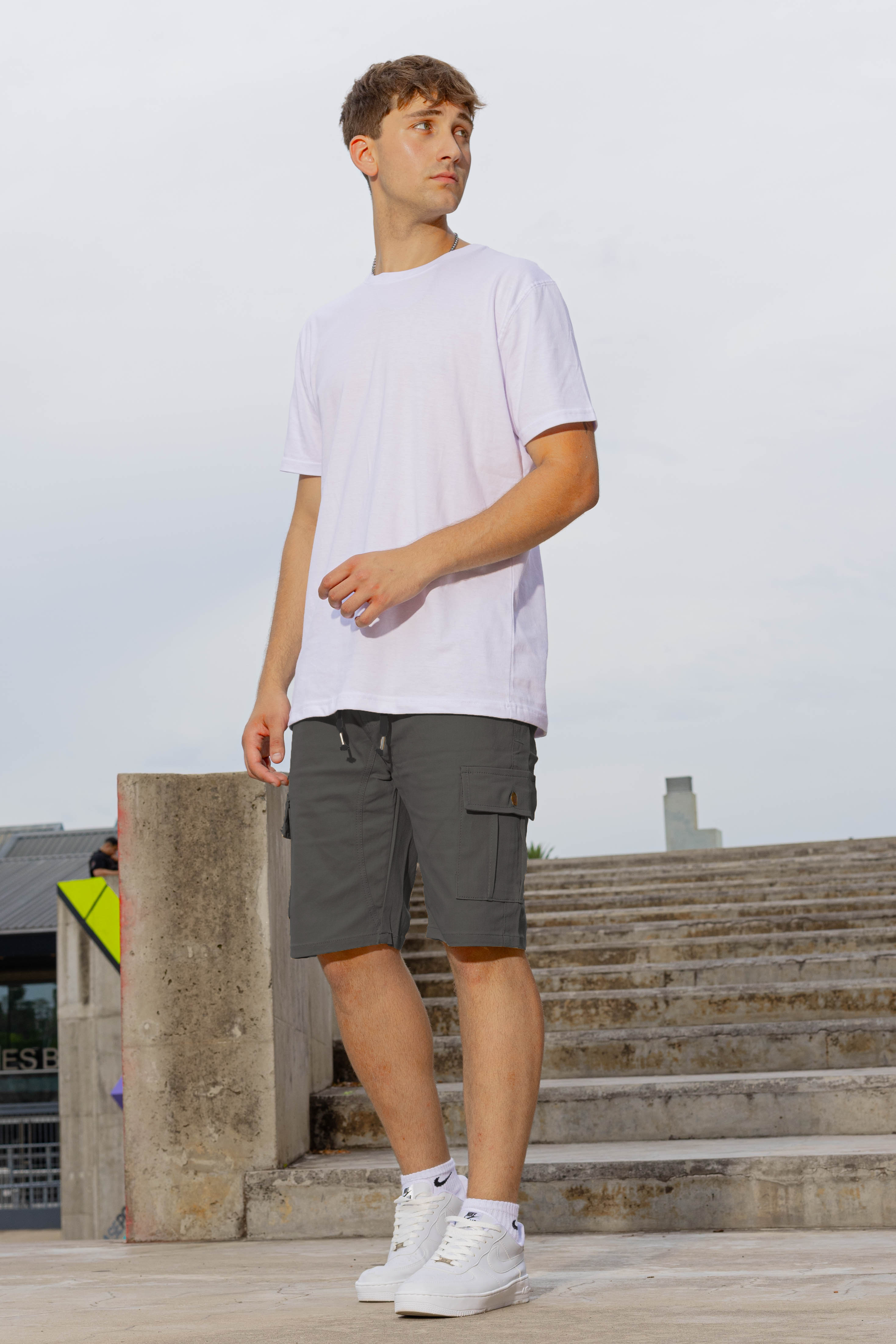 Bermuda Jogger Cargo con Elástico Ajustable - Gris.jpg