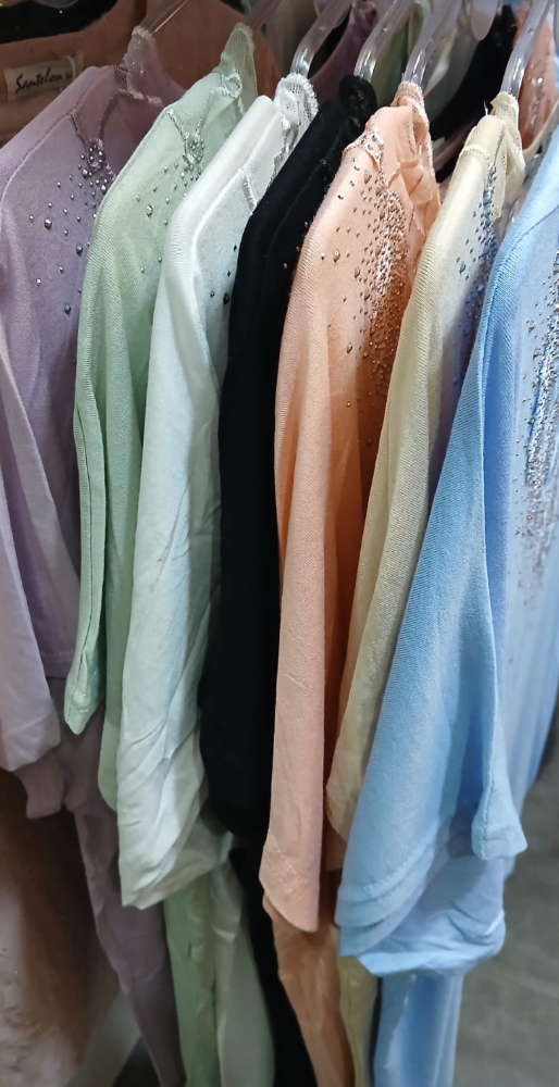 Blusas con Detalles de Plumas - Imagen 2