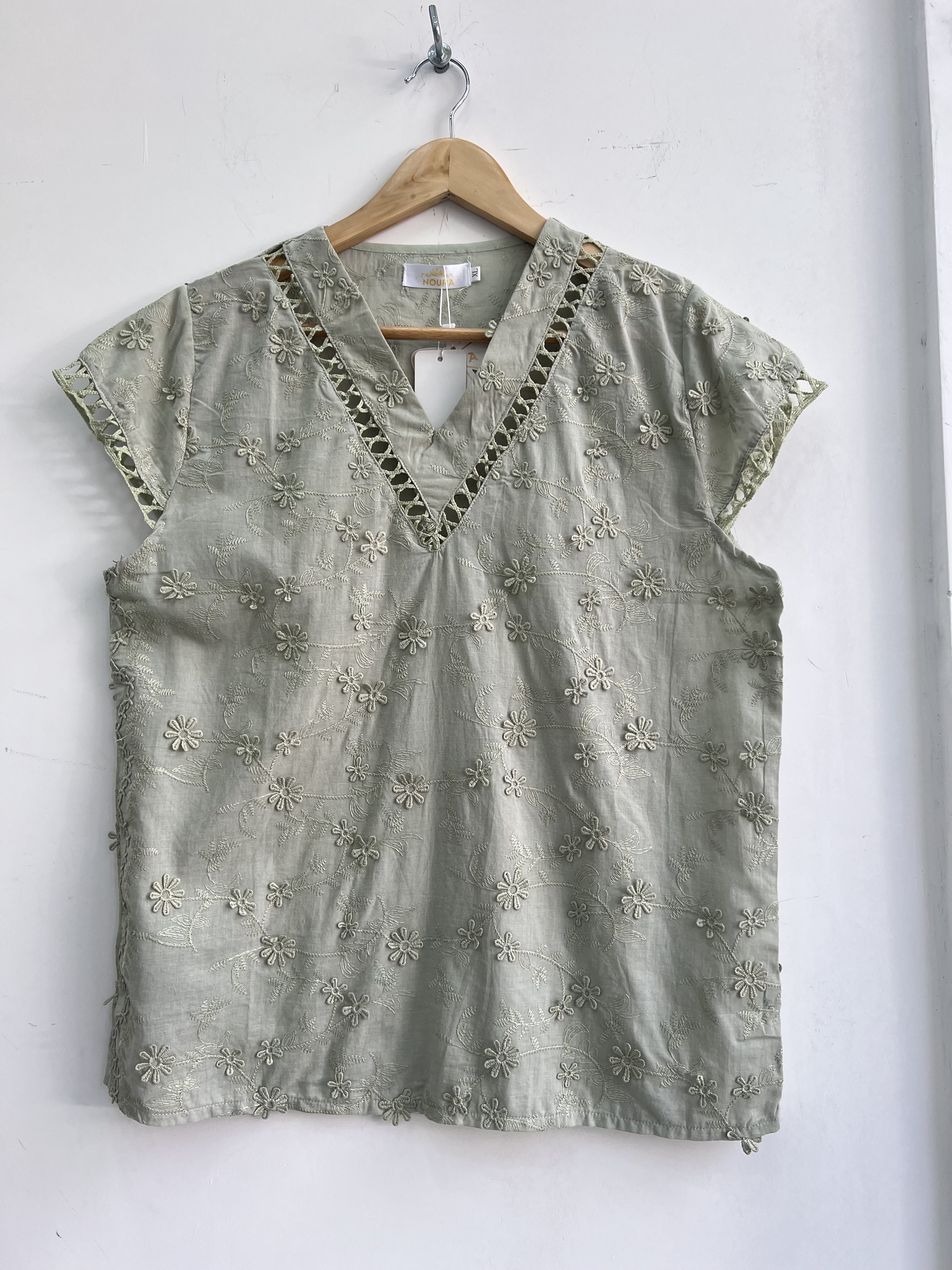 Blusa Carla Bordada 3d Importada - IMG_4697.jpeg