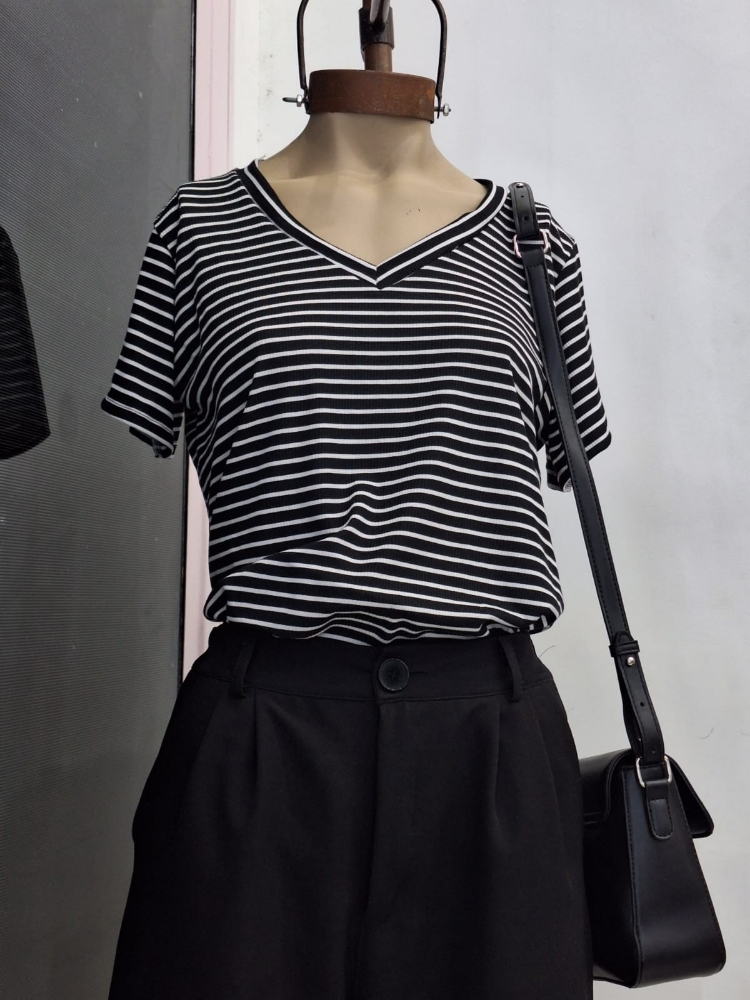 Remera Basica en V - Imagen 3