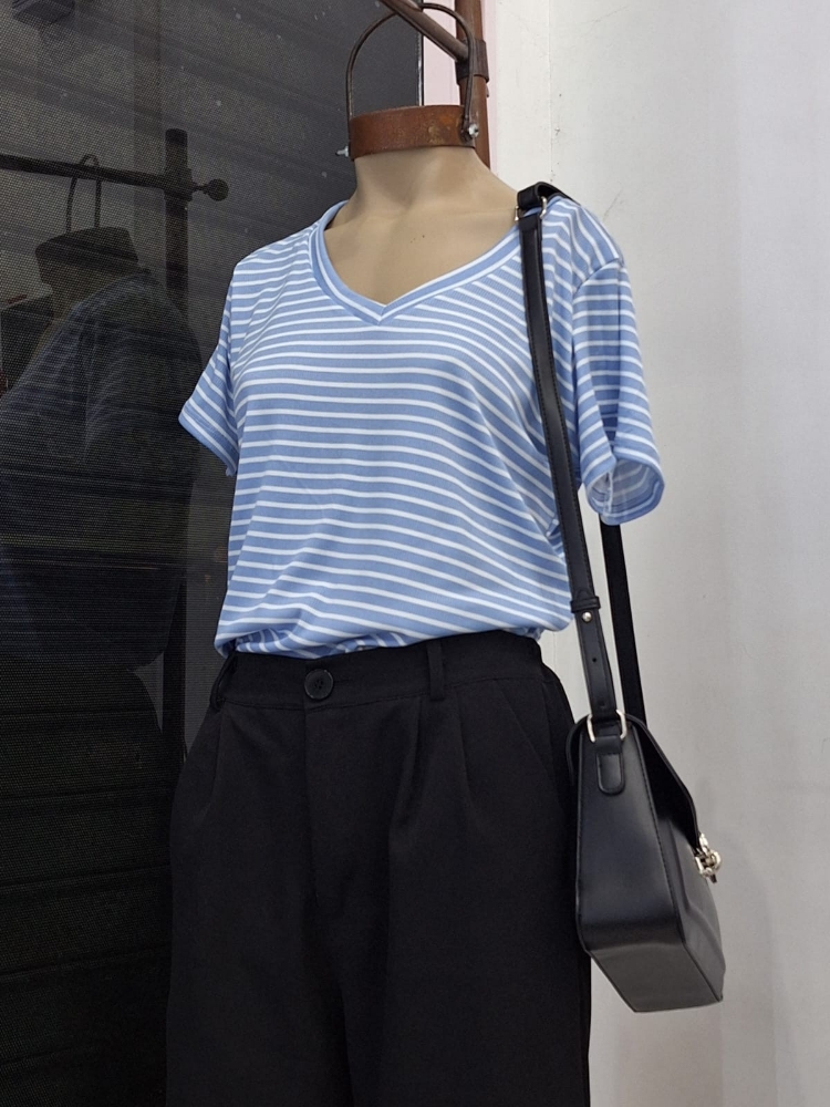Remera Basica en V - Imagen 2