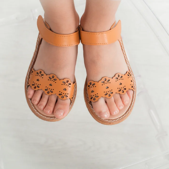 Sandalias Niña Nena Delicada Ecocuero con Velcro Modernas Tendencia Actual