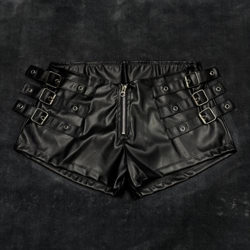 Short Engomado con Hebillas