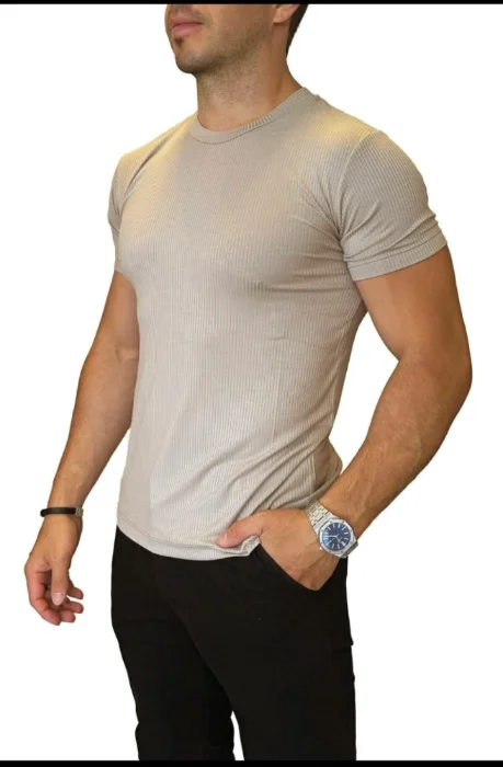 Remera con Puño