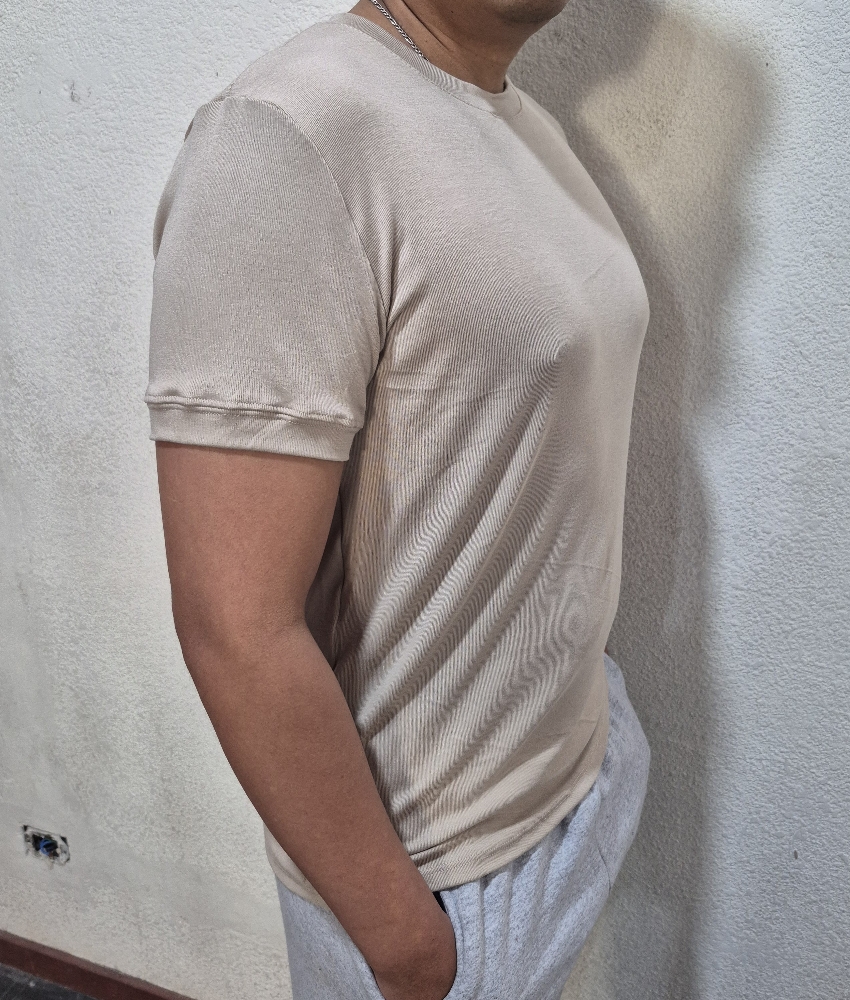 Remera con Puño - Imagen 3