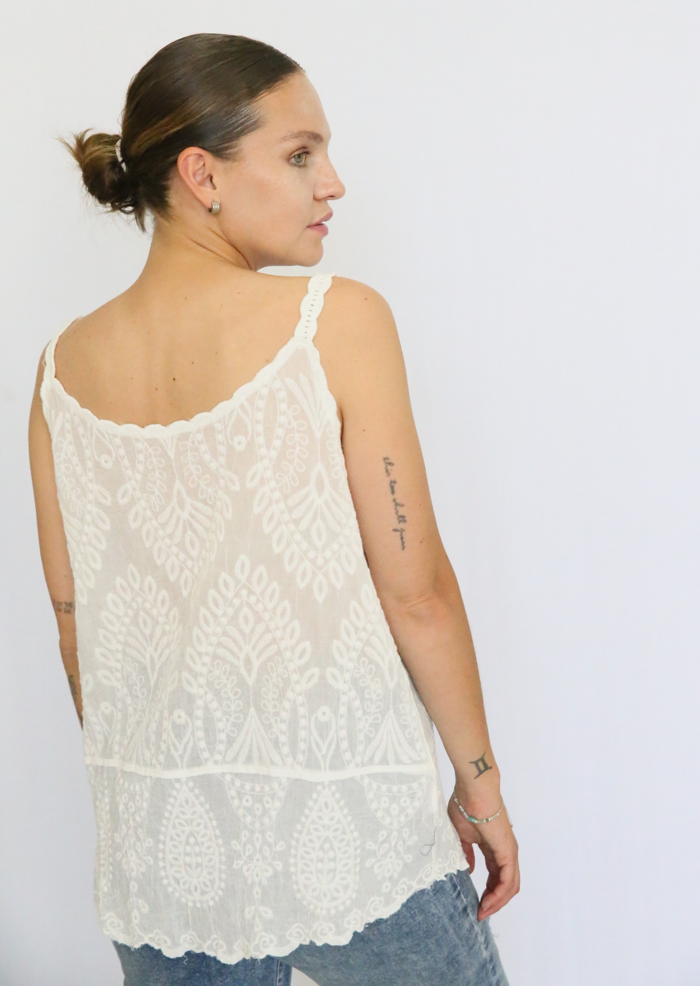 Musculosa Bordada con Puntilla - Imagen 2