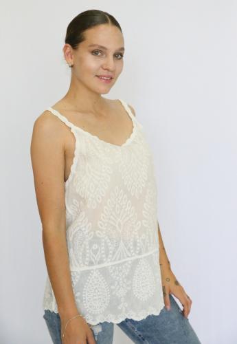 Musculosa Bordada con Puntilla