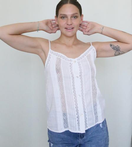 Musculosa con Puntilla y Boton