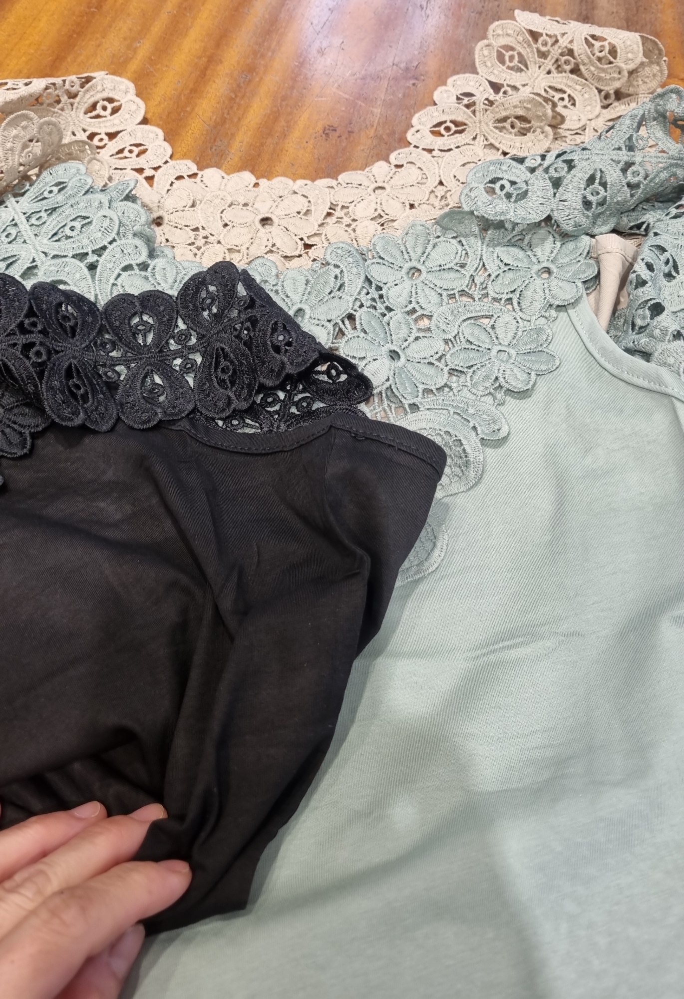 Musculosa con Bordado - Imagen 3