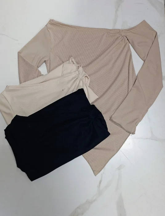 Remera Shein de Morley un Hobro con Frunce