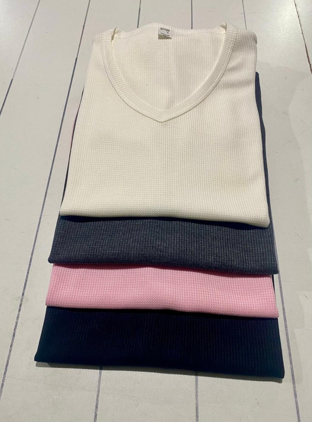 Remeras de Waffle en Cuello V - Imagen 3