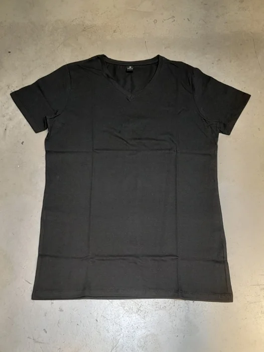 Remera Cuello V Negro