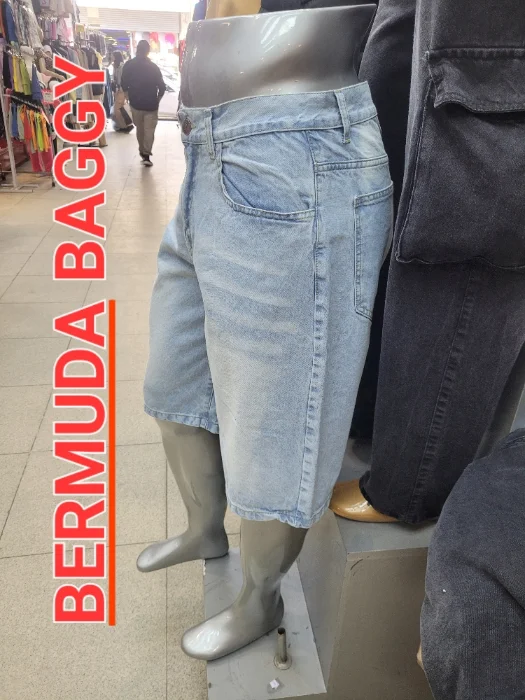 Bermuda Baggy Negado Localizado con Bigote