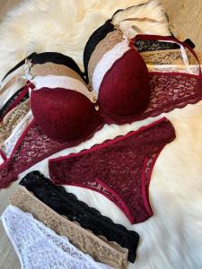 Conjunto de Encaje con Vedetina